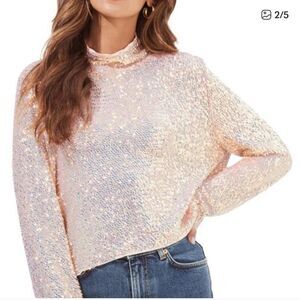 REVOLVE ASTR the Label Lia Top Iridescent Sequins
QQ5
